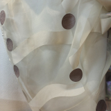 zaclona G mess. voál organza š.300 champagne, celoplošný potisk kolečka + pruhy, hnědá + béžová, 2.jak